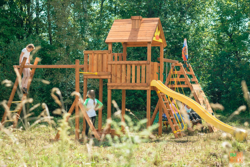 Детский городок Выше всех Победа Заря, горка красная Детский городок Выше всех Победа Заря, горка красная